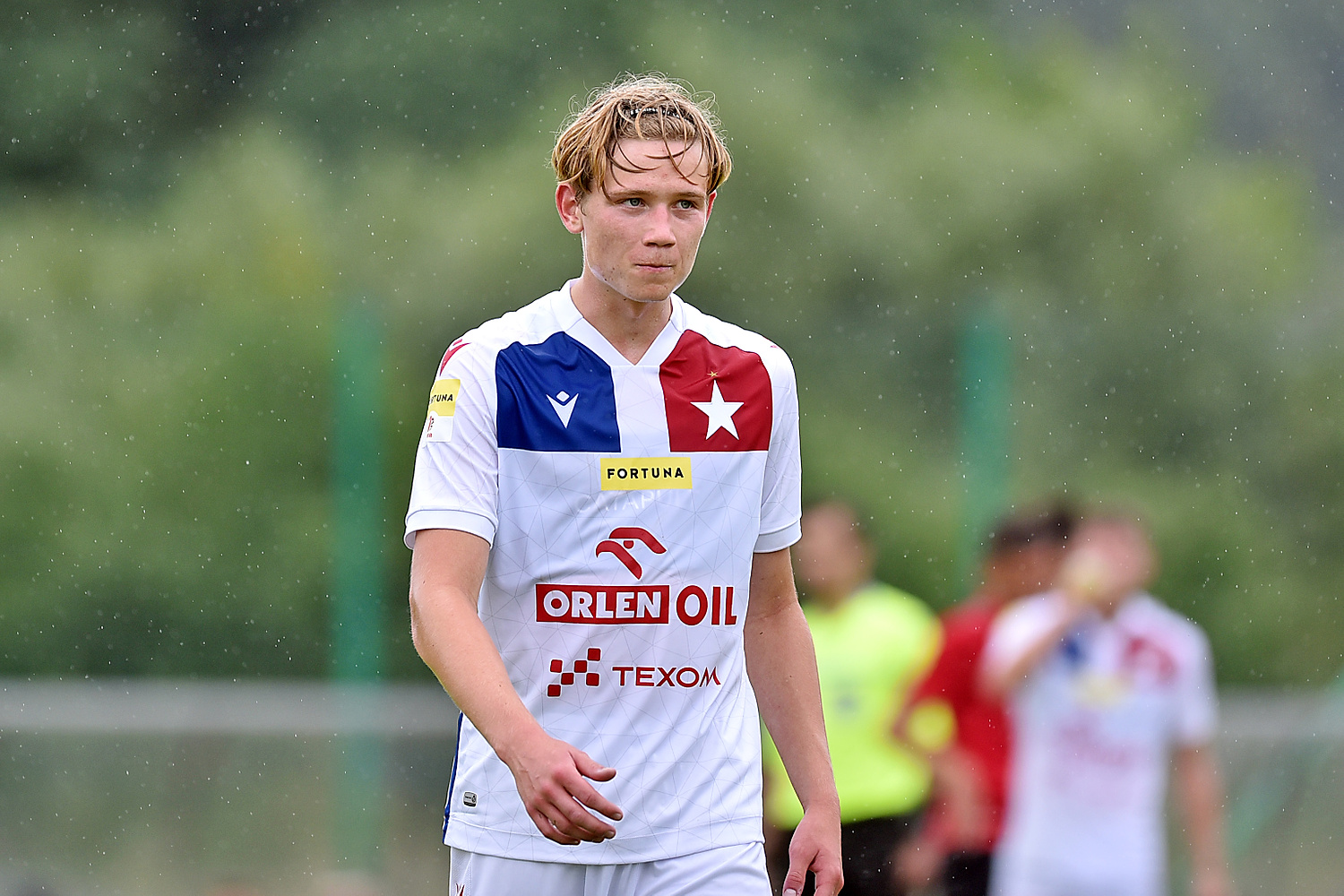 Wielki talent Wisły Kraków wyjedzie z Polski? Młody piłkarz zabrał głos ws. transferu