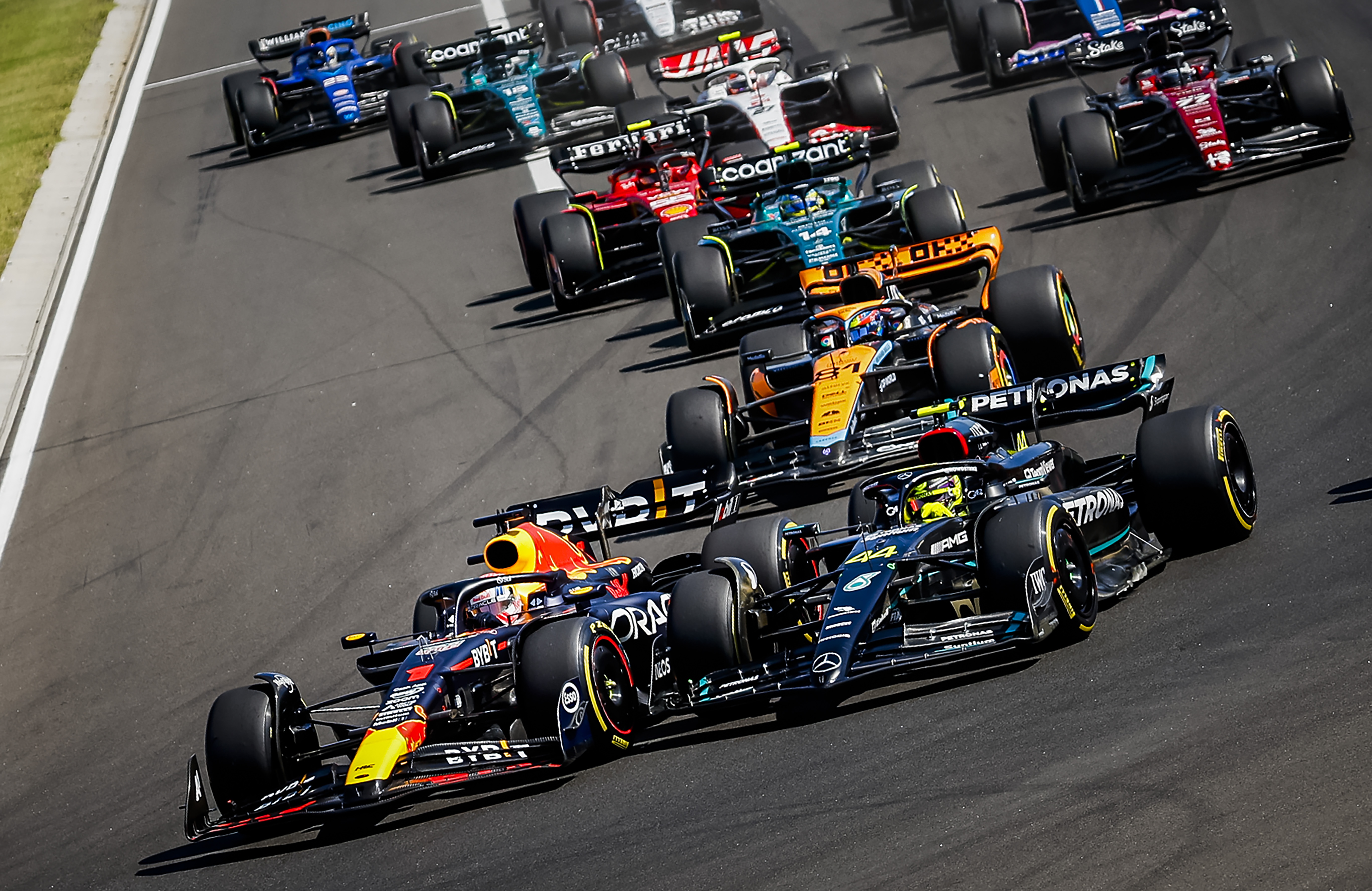 Wielkie zmiany w F1? Pojawił się nietypowy pomysł, najlepsi kierowcy mają startować z… końca