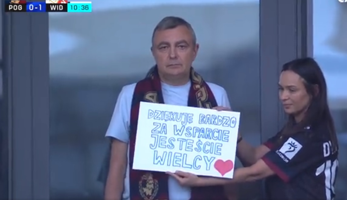Wzruszające sceny w trakcie meczu Pogoni. Kibice wsparli idola w walce z nieuleczalną chorobą [WIDEO]