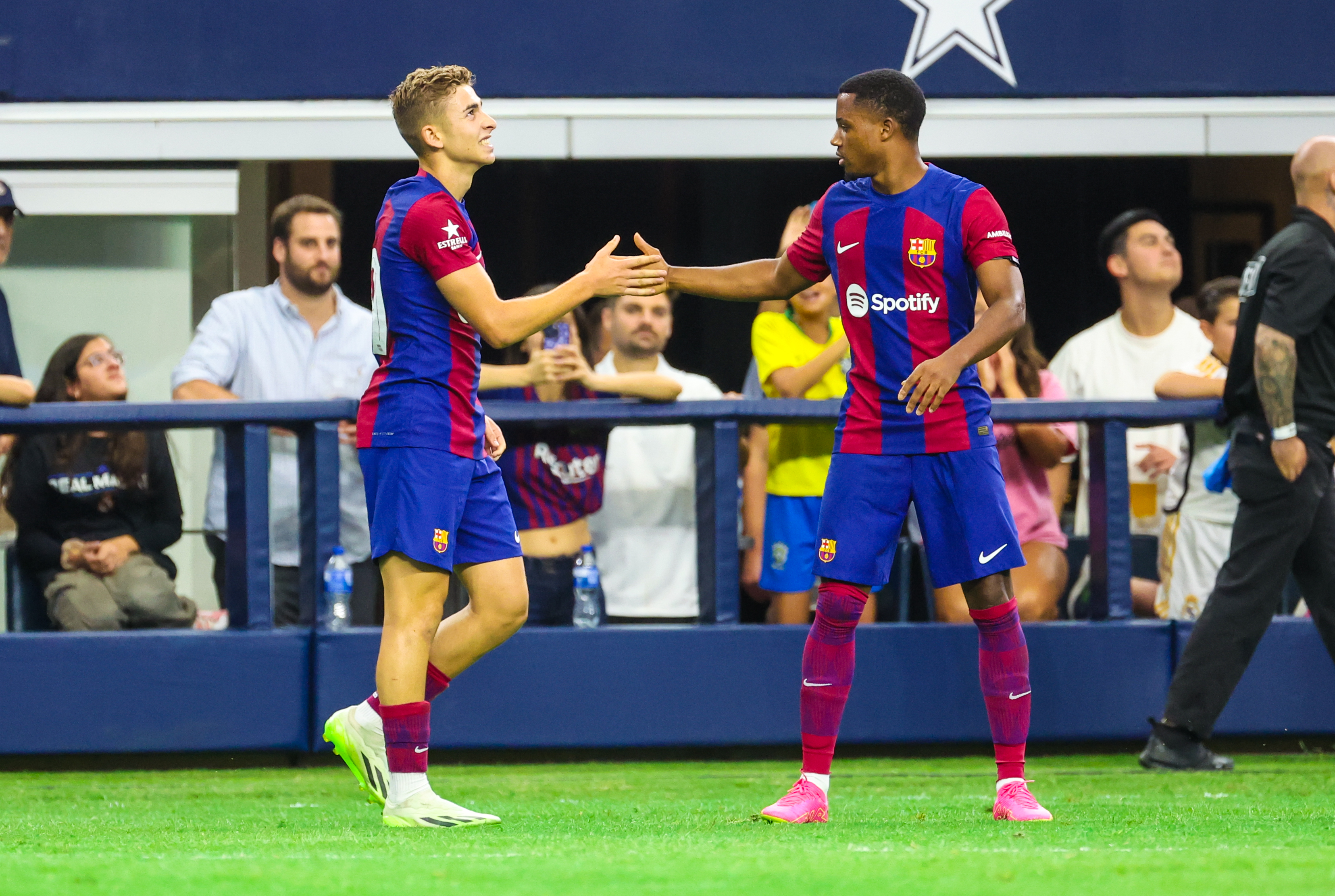 Piłkarz FC Barcelony bije rekordy popularności. Po golu z Realem Madryt jego Instagram pęka w szwach [ZDJĘCIE]
