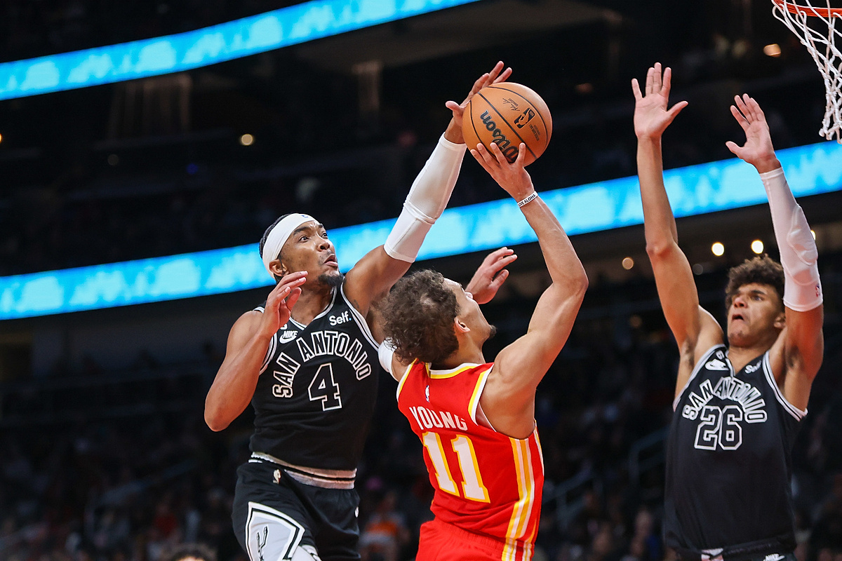 Problemy drużynowego kolegi Jeremy'ego Sochana. Koszykarz zawieszony przez NBA