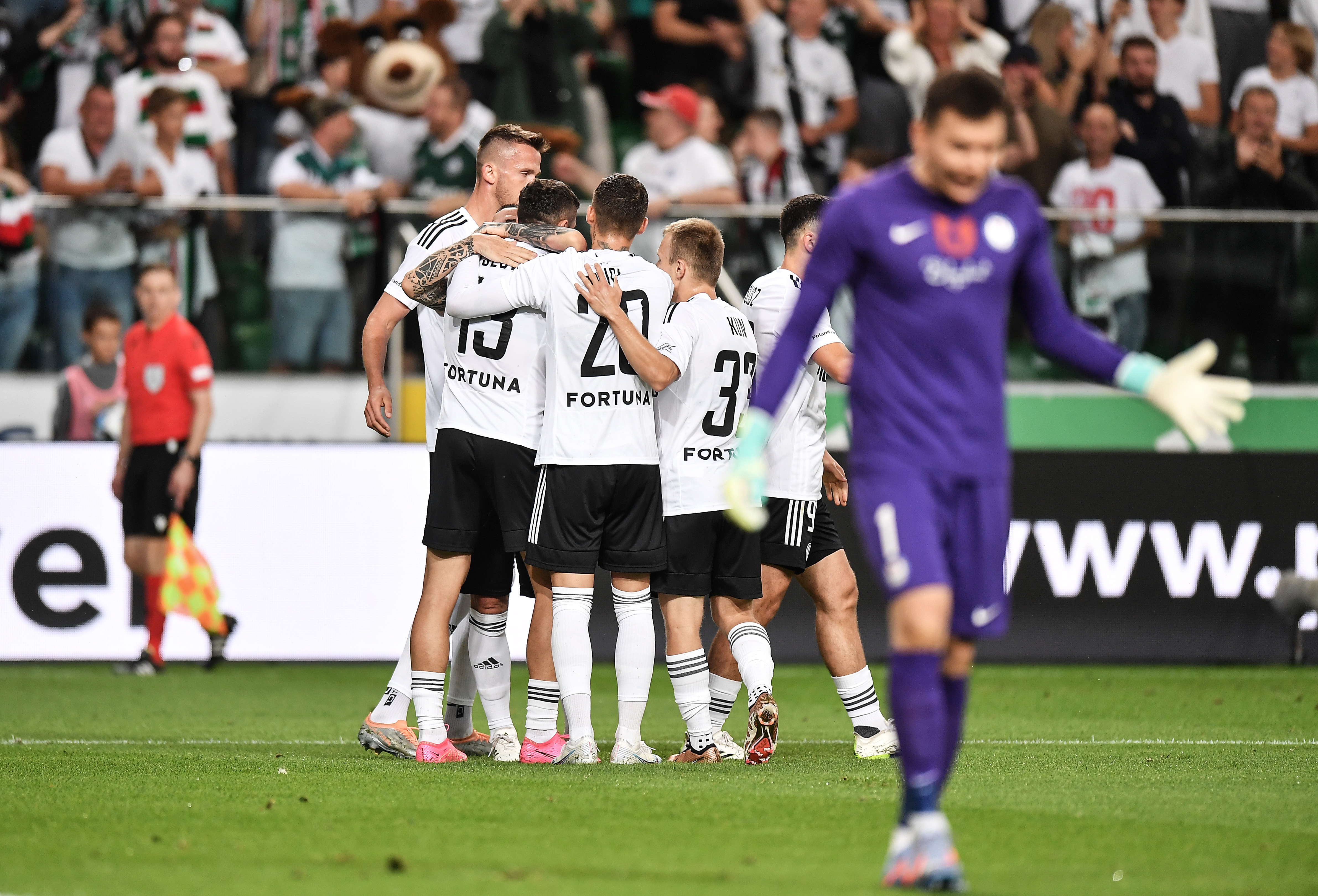 Wymęczony awans Legii Warszawa w eliminacjach! Stołeczni uniknęli kolejnej wpadki [WIDEO]