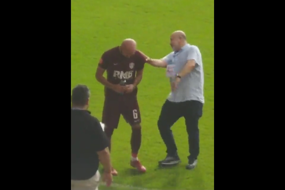 Tak dopina się transfery w Turcji. Sczytał z pleców nazwisko rywala i... zawołał dyrektora sportowego [WIDEO]