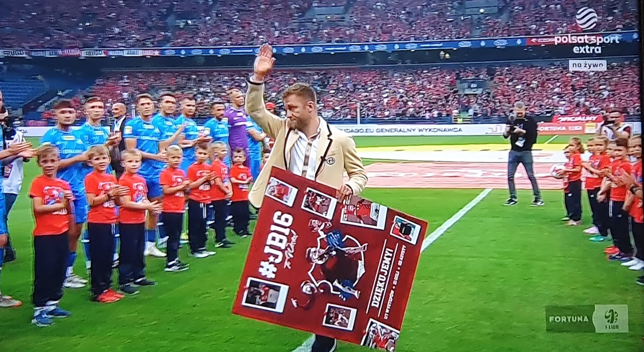 Jakub Błaszczykowski oficjalnie zakończył karierę. Wzruszająca ceremonia na stadionie Wisły Kraków [WIDEO]