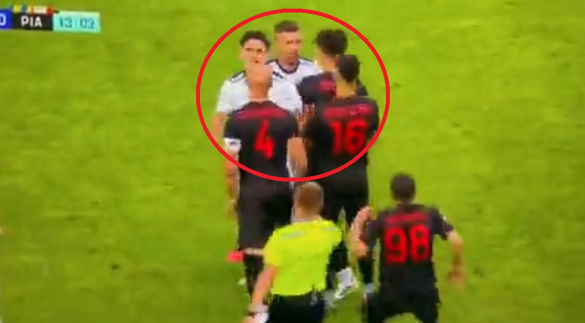Awantura w meczu Górnika z Piastem. Podolski odepchnął rywala [WIDEO]