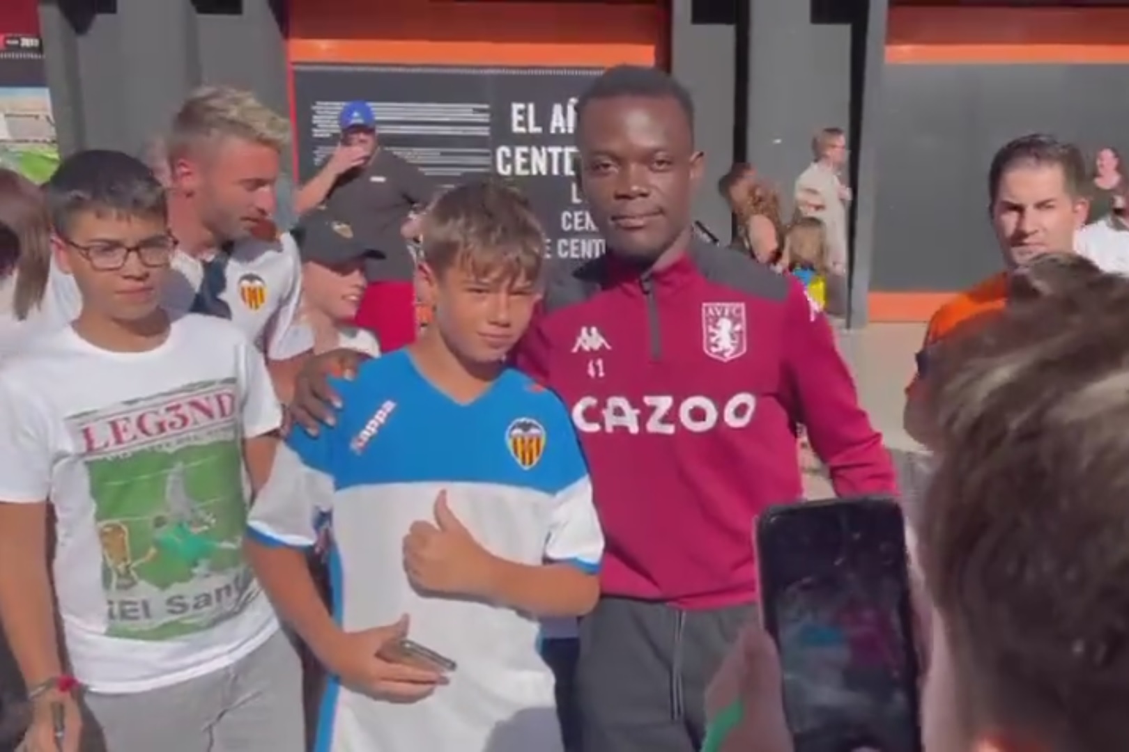 Kibice klubu LaLiga pomylili fana z zawodnikiem. Komiczna sytuacja, tego jeszcze nie było [WIDEO]