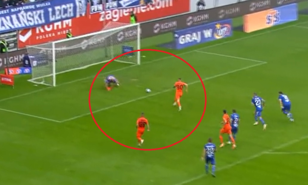 Fatalny błąd Bednarka i gol Zagłębia Lubin. Lech Poznań z dużymi kłopotami [WIDEO]