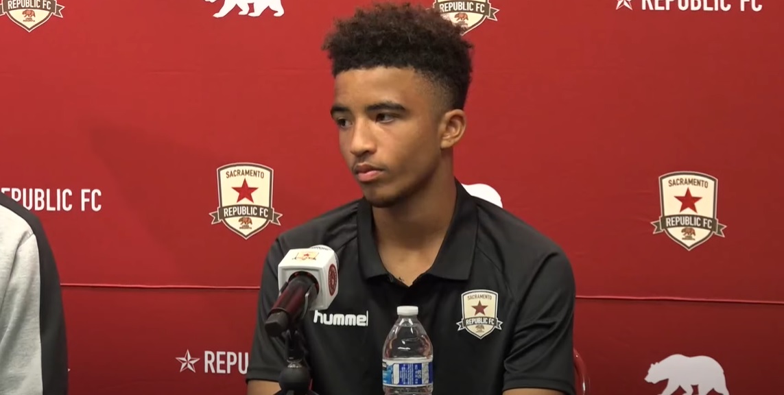 13-latek podpisał profesjonalny kontrakt. Najmłodszy piłkarz w historii ligi