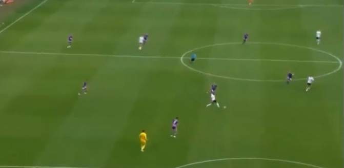 Fatalne zachowanie piłkarzy Legii Warszawa. Stołeczni podarowali gola rywalom [WIDEO]