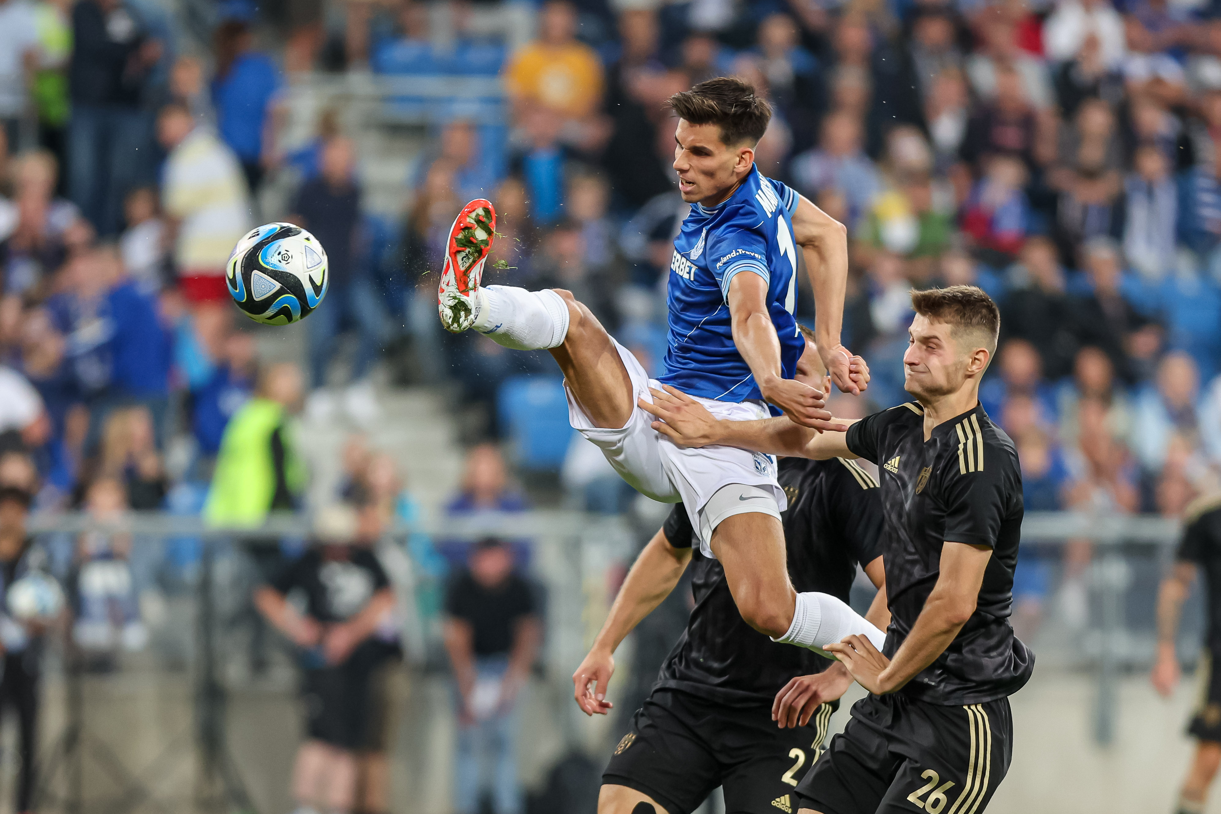 Lech Poznań bliżej awansu do kolejnej rundy! Filip Marchwiński bohaterem, dekoncentracja w końcówce [WIDEO]