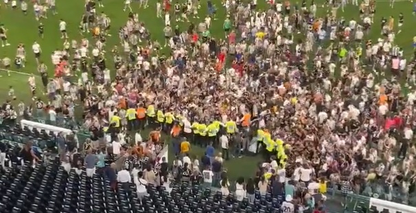 Kibice Juventusu nie chcą transferu gwiazdy. Wykrzyczeli swój sprzeciw po wtargnięciu na murawę [WIDEO]