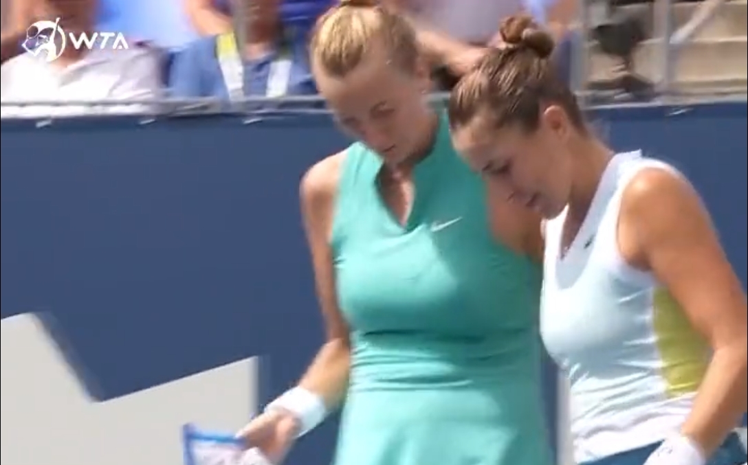 Piękne zachowanie gwiazdy WTA. Wsparła swoją rywalkę na korcie. Potem przegrała z nią mecz [WIDEO]