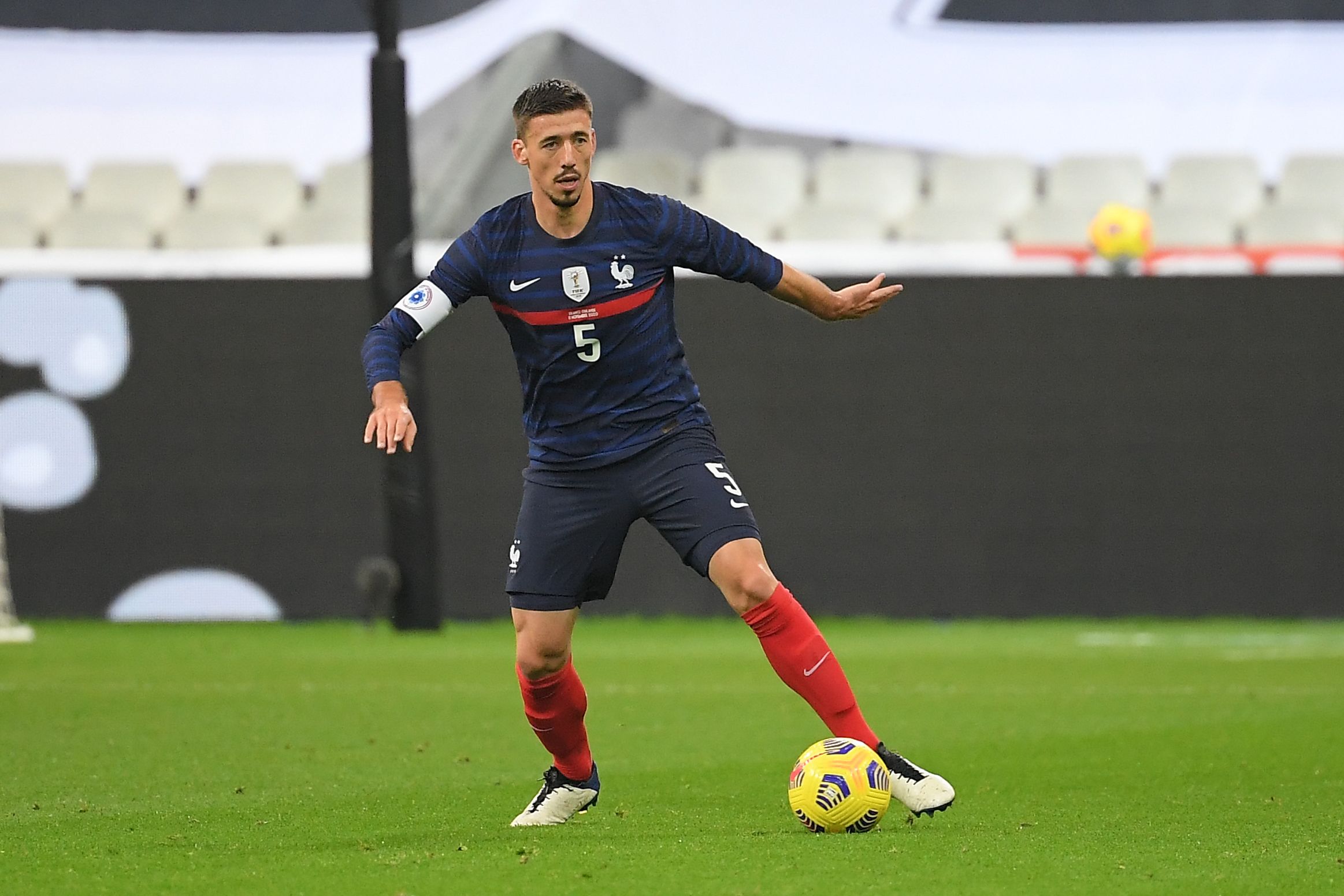 Niewypał z FC Barcelony zamiast Jakuba Kiwiora? Zaskakujący pomysł Milanu na transfer stopera
