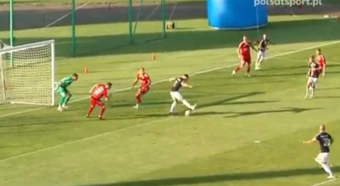 Efektowny gol piętą na zapleczu Ekstraklasy! Festiwal bramek w starciu Polonii z Miedzią [WIDEO]