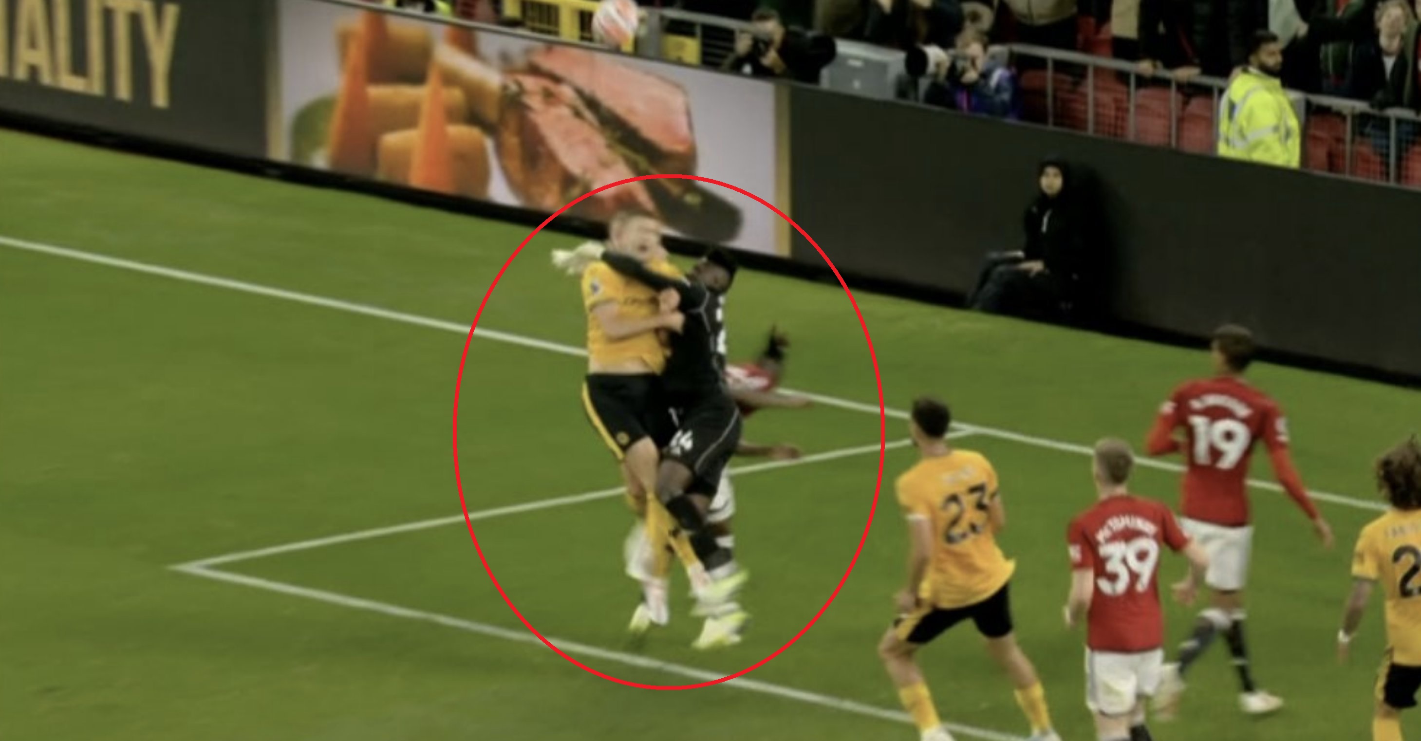 Sędziowski skandal w meczu Manchesteru United. Wolverhampton przeproszone za błąd arbitra [WIDEO]