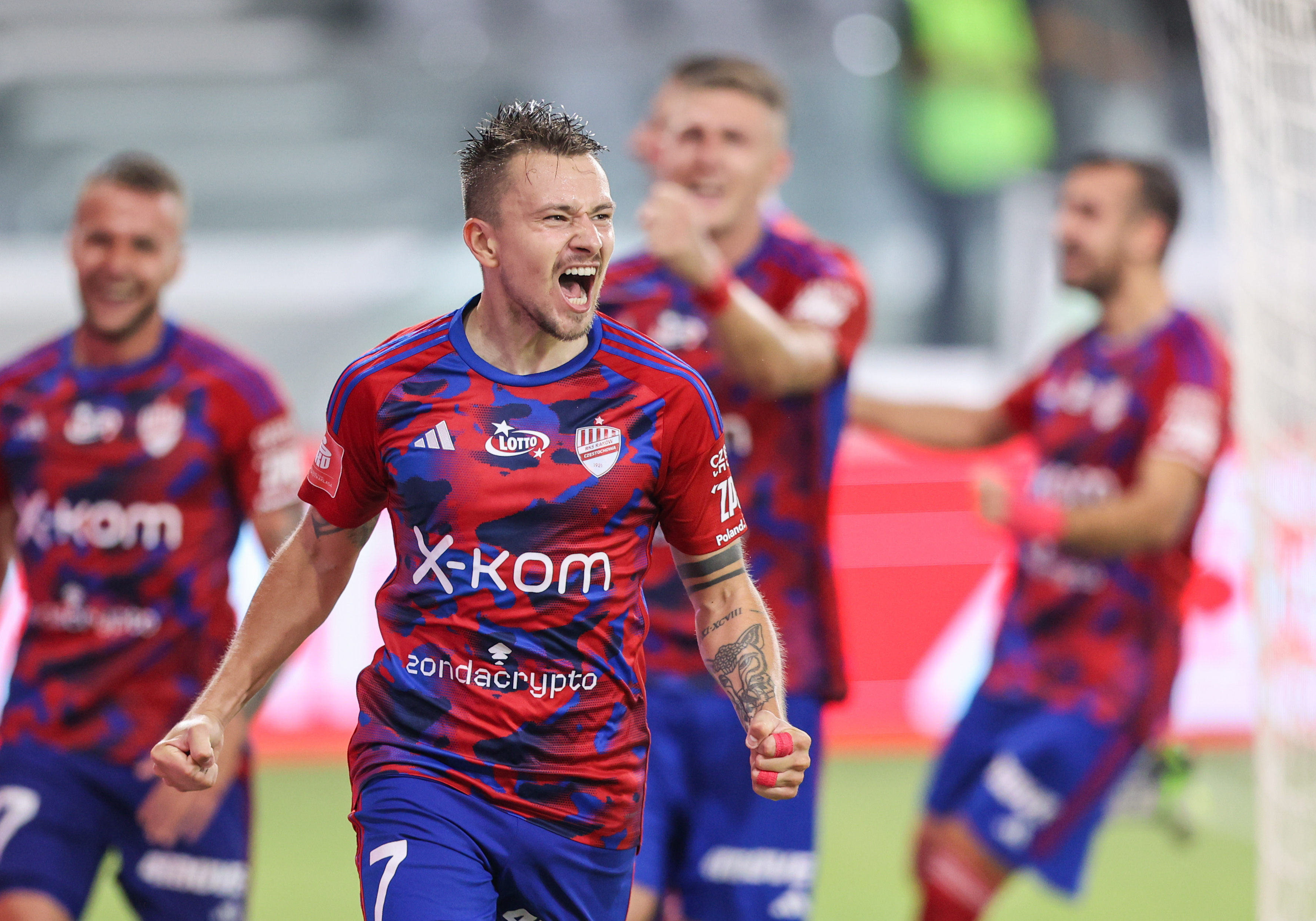 Raków Częstochowa - Puszcza Niepołomice gdzie oglądać? Transmisja na żywo w TV i stream online [EKSTRAKLASA]