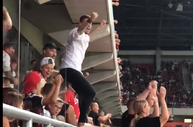 Ikona Liverpoolu… prowadziła doping podczas meczu Lecha. Prawdziwe szaleństwo na trybunach [WIDEO]