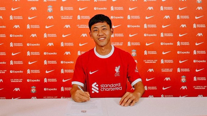Zaskakujący transfer Liverpoolu stał się faktem. "The Reds" kupili nowego pomocnika