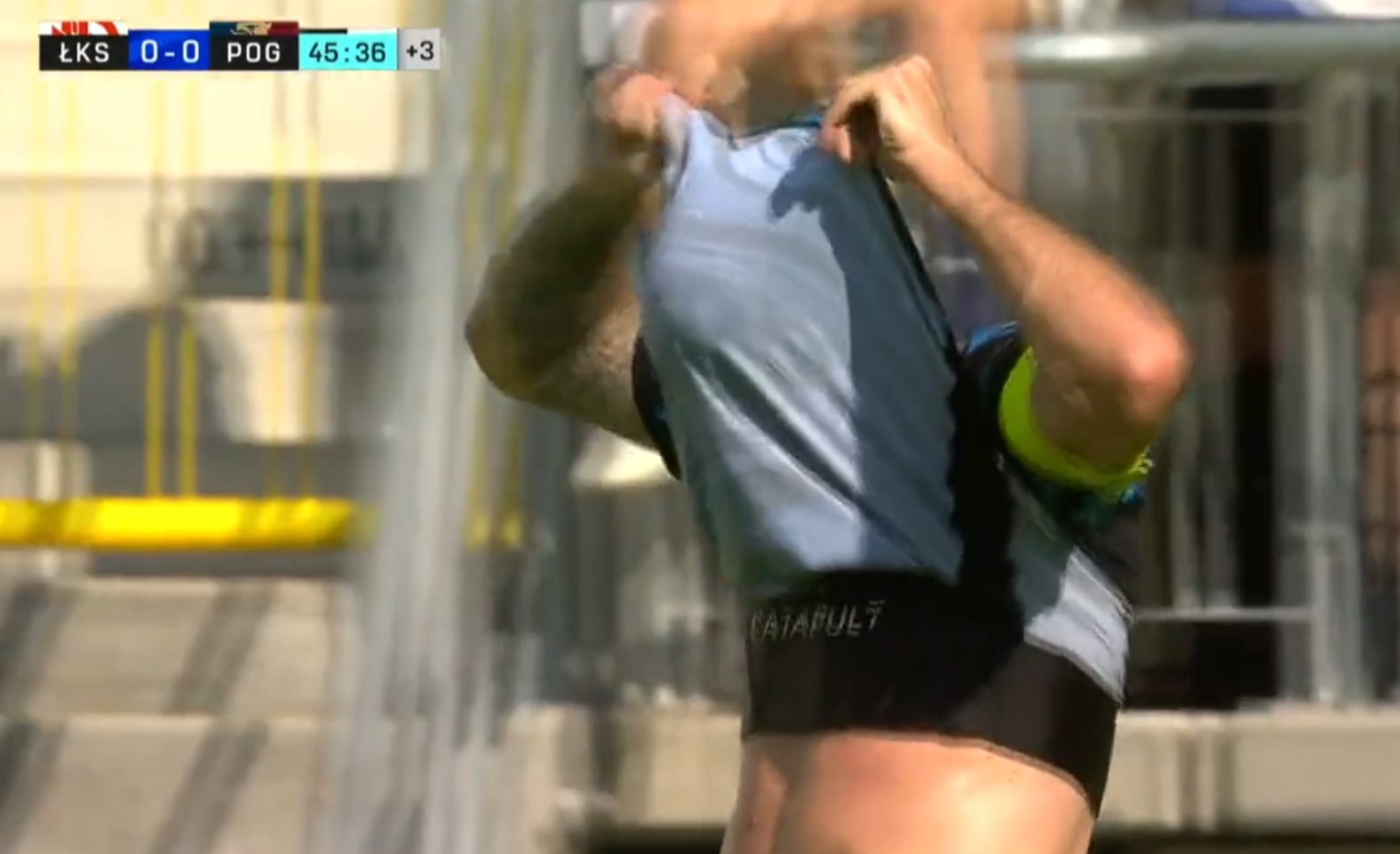 Beniaminek pokonał pucharowicza! Gol w 97. minucie przesądził o wyniku, Grosicki zmarnował "setkę" [WIDEO]