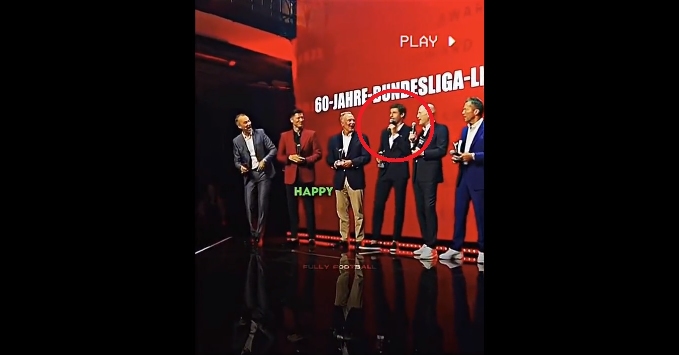 Mueller wziął mikrofon i zaśpiewał dla Lewandowskiego. Sceny na gali magazynu SportBild [WIDEO]