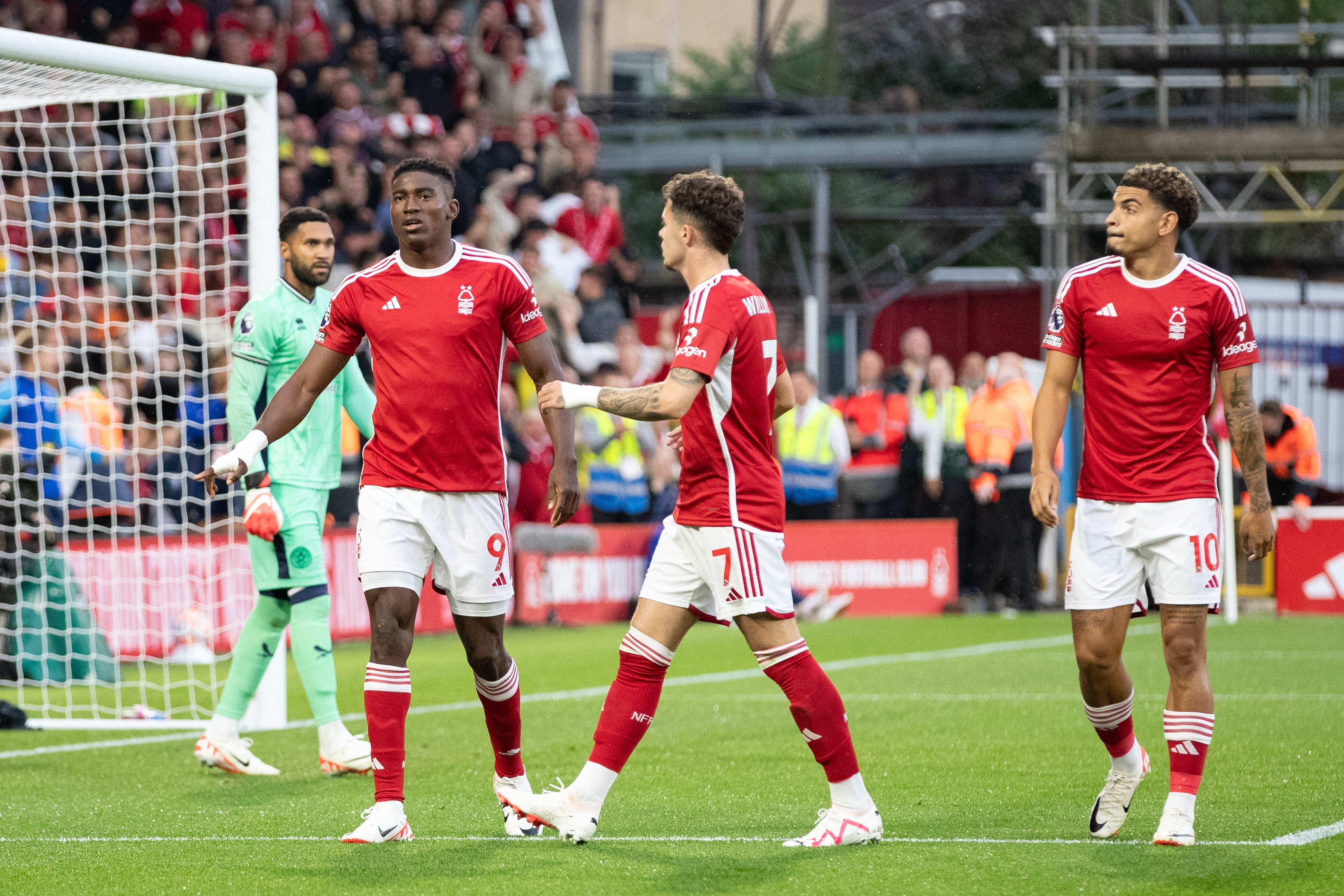Szukał butów w śmieciach, teraz strzela gola za golem w Premier League. Następny cel: Manchester United
