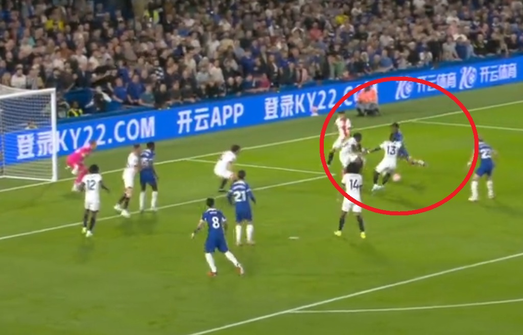 Rewelacyjny gol Raheema Sterlinga! Skrzydłowy Chelsea ograł czterech rywali, wciąż ma to coś [WIDEO]