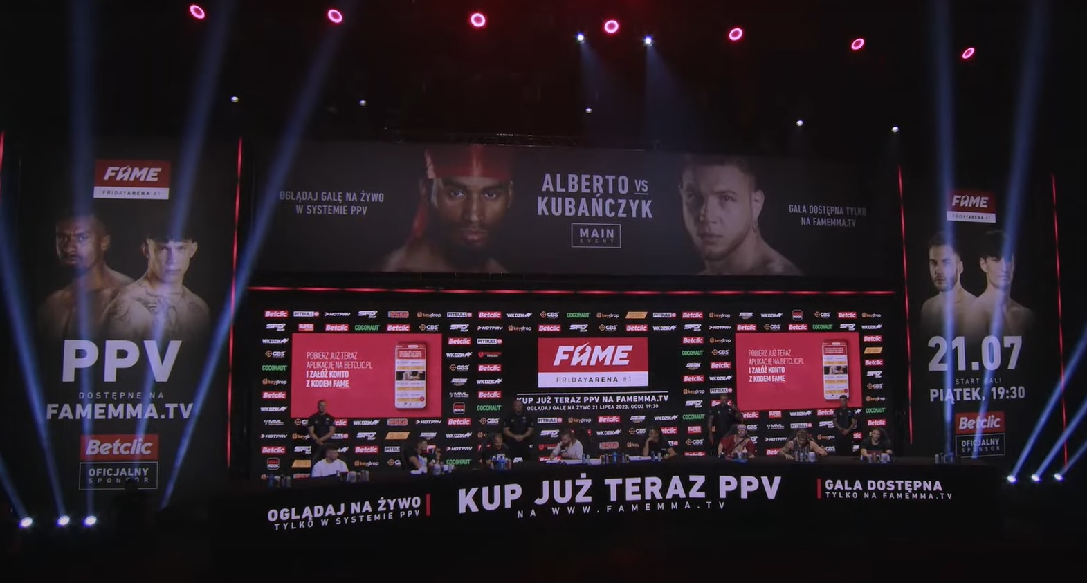 "Niszczą społeczeństwo. W złym kierunku to idzie". Zawodnik KSW stanowczo o freakfightach