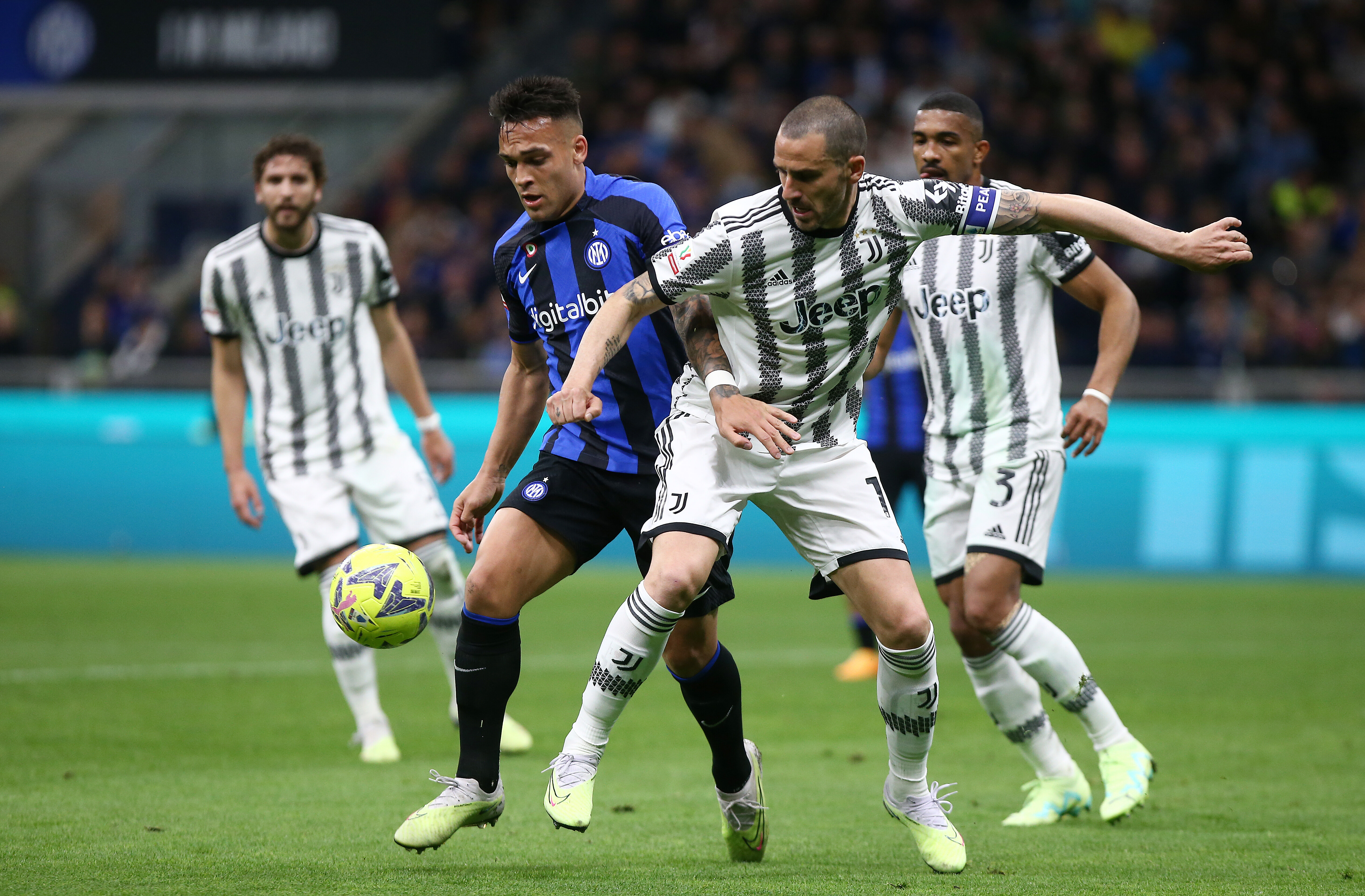 Kolejny klub dołącza do walki o Leonardo Bonucciego. Legenda Juventusu może wzmocnić ligowego rywala