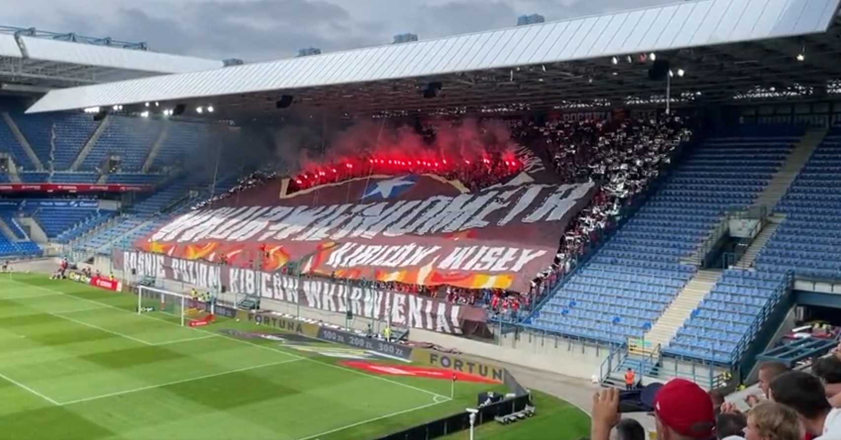 Kibice Wisły Kraków znów zostali ukarani. Nie wpuszczą ich na hit Fortuna 1. Ligi