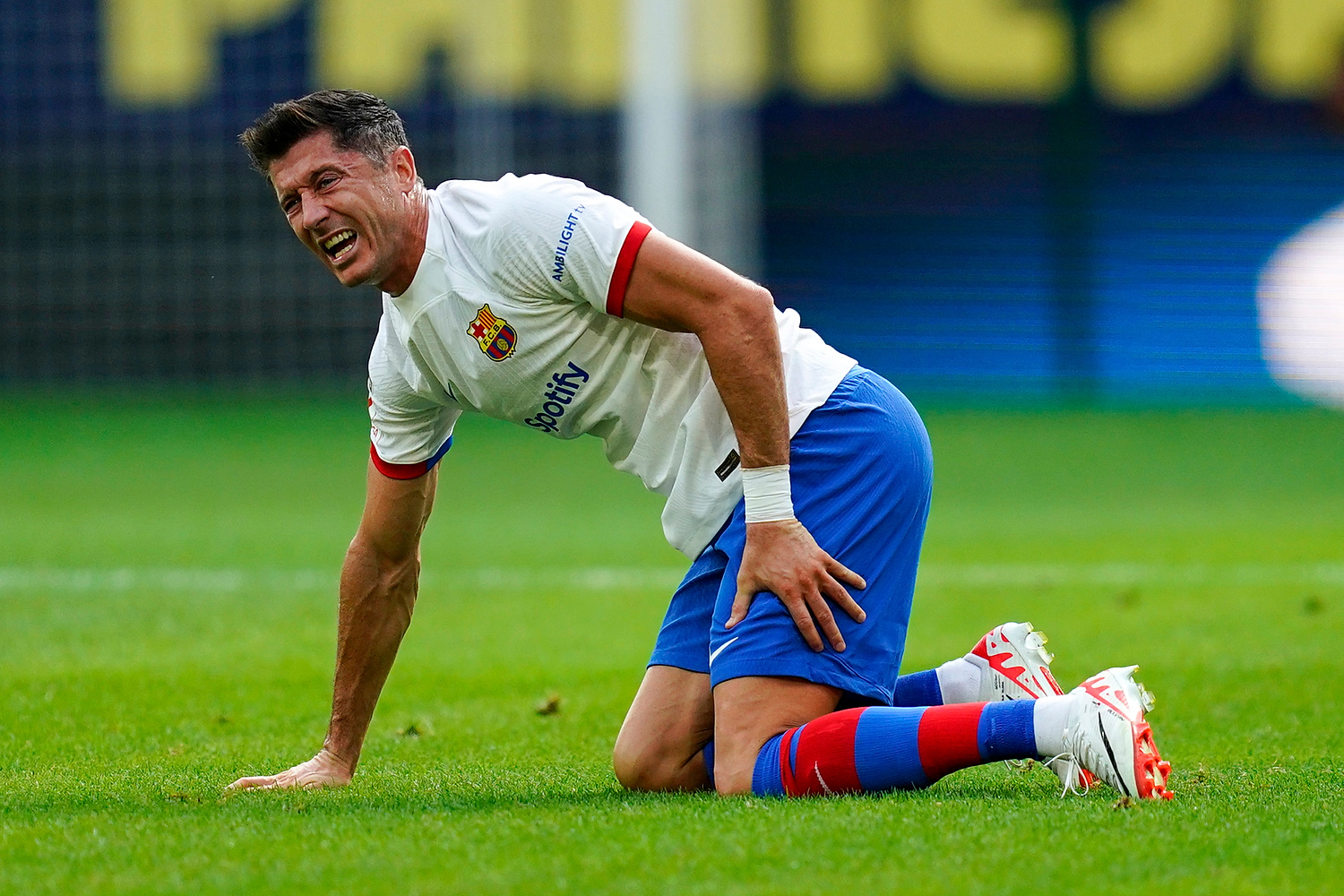 Lewandowski ucierpiał w meczu z Villarrealem. Wiadomo, co stało się napastnikowi FC Barcelony
