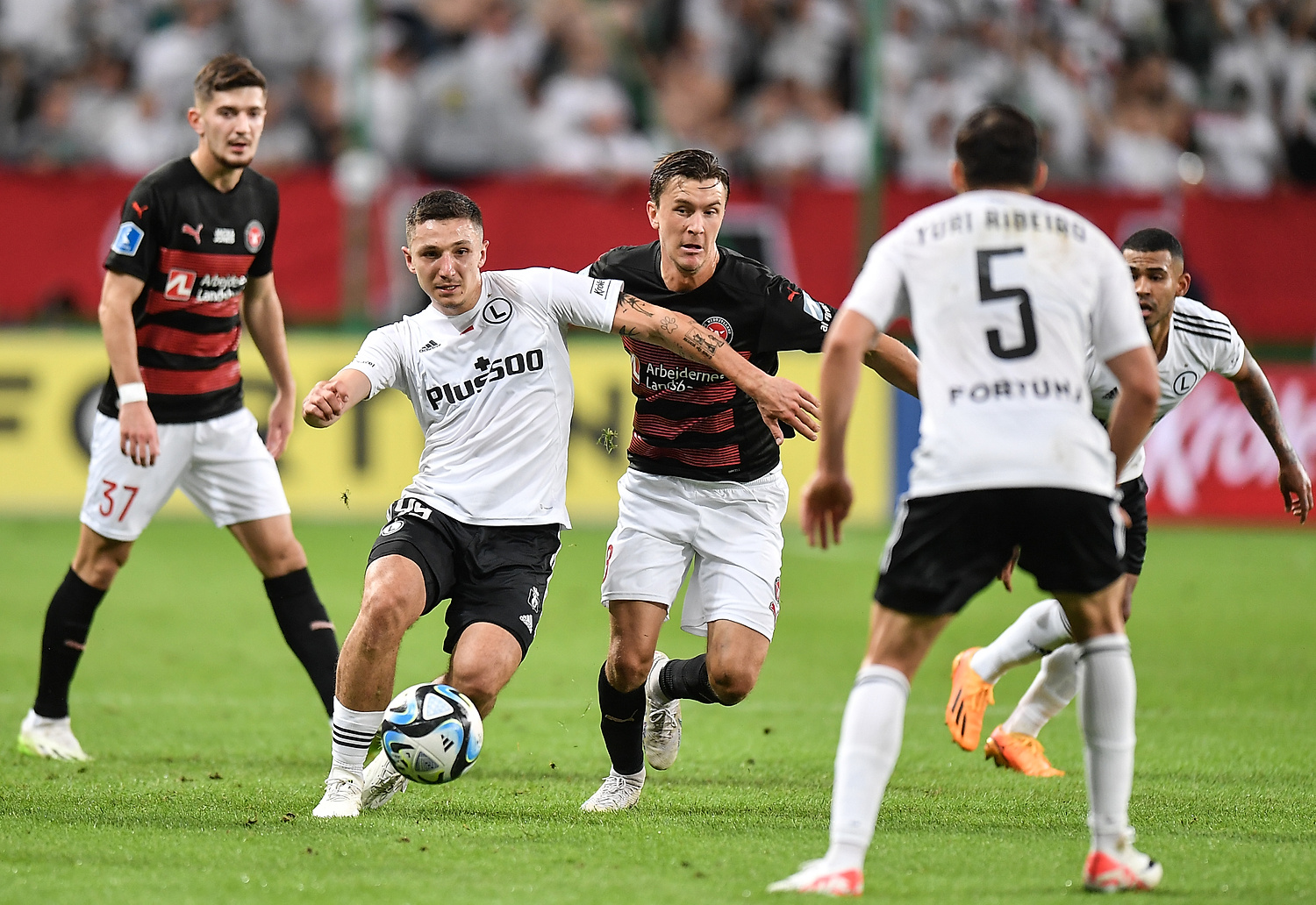 Legia w fazie grupowej Ligi Konferencji! Tobiasz bohaterem karnych! [RELACJA]