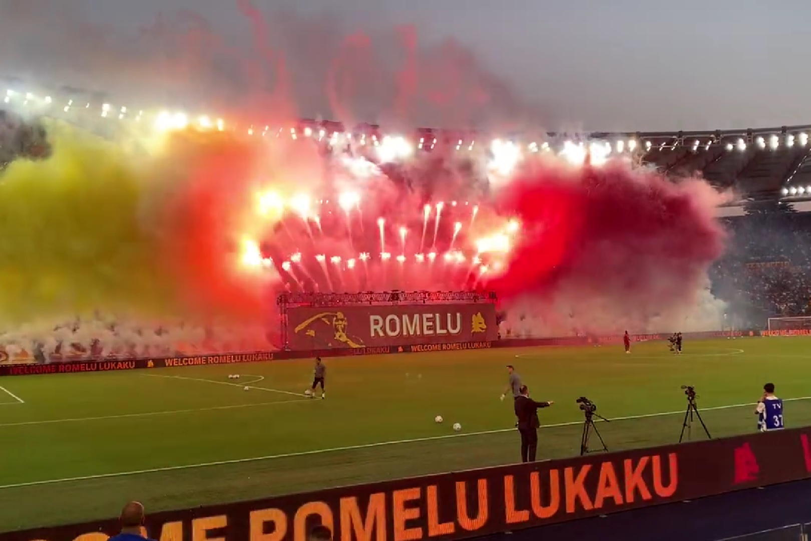 Tak kibice AS Romy przywitali Romelu Lukaku. Niesamowite sceny na stadionie włoskiego klubu [WIDEO]
