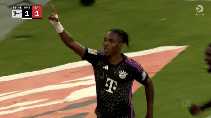 Bayern Monachium wyszarpał zwycięstwo w końcówce! Decydujący gol nastolatka [WIDEO]