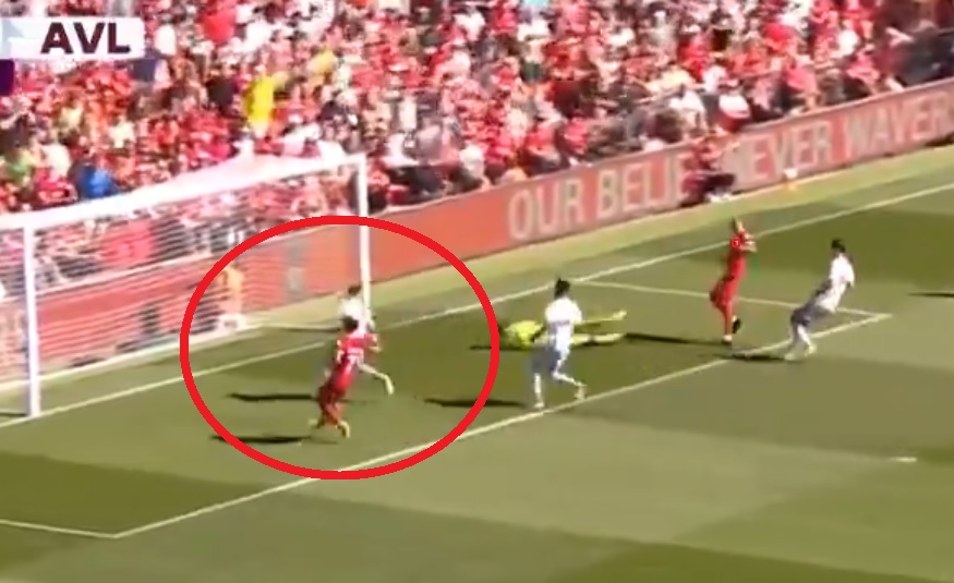 Matty Cash z samobójem przeciwko Liverpoolowi! Ogromny pech Polaka w ważnym meczu [WIDEO]