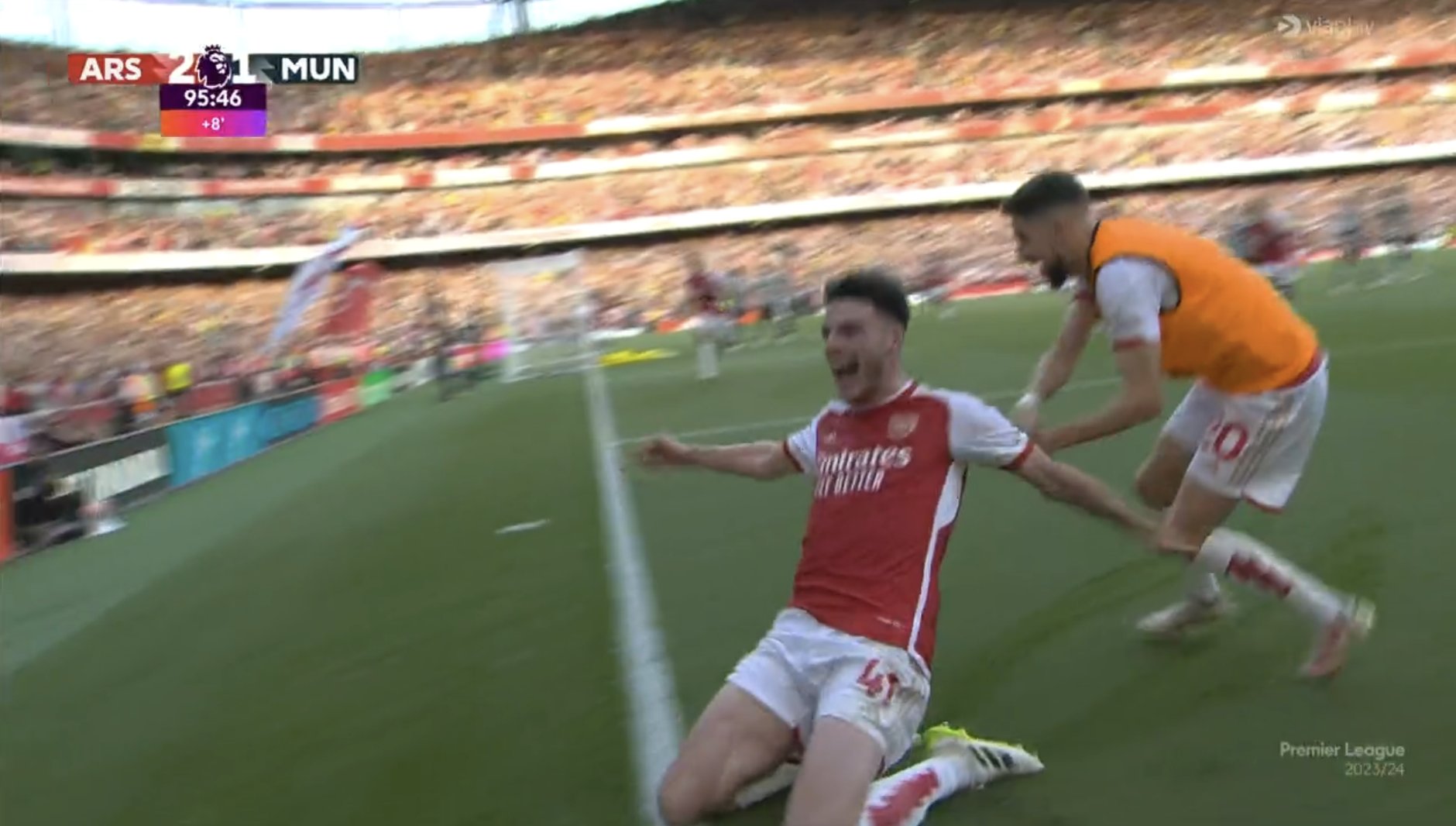 Arsenal wyrwał zwycięstwo Manchesterowi United! Szaleństwo w końcówce hitu i mnóstwo kontrowersji [WIDEO]