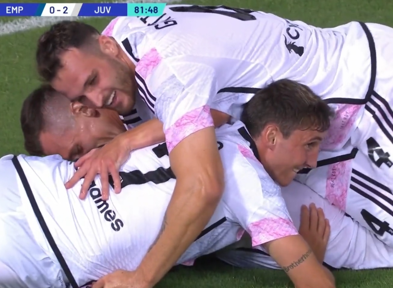 Juventus wygrał zacięty mecz. Arkadiusz Milik z asystą, słabiutki występ Bartosza Bereszyńskiego [WIDEO]