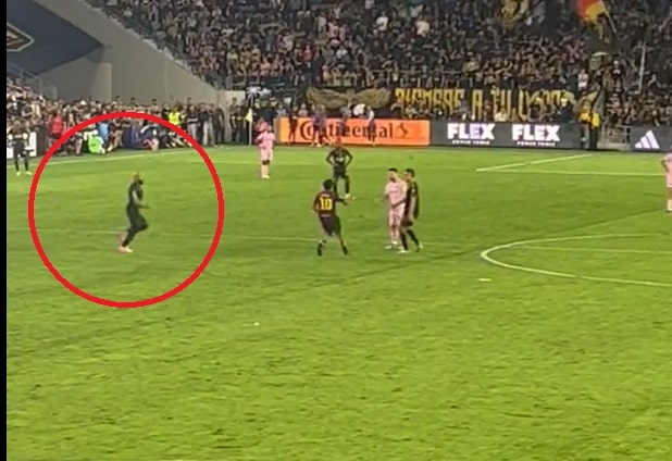 Tak na wtargnięcie kibica zareagował ochroniarz Leo Messiego. "Nie bierze jeńców" [WIDEO]