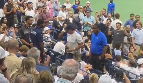Kibic odśpiewał nazistowską pieśń podczas meczu. Absurdalna sytuacja w trakcie US Open [WIDEO]