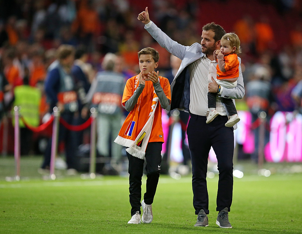 Syn Rafaela van der Vaarta poszedł w ślady ojca. Nastolatek podpisał kontrakt z europejskim gigantem