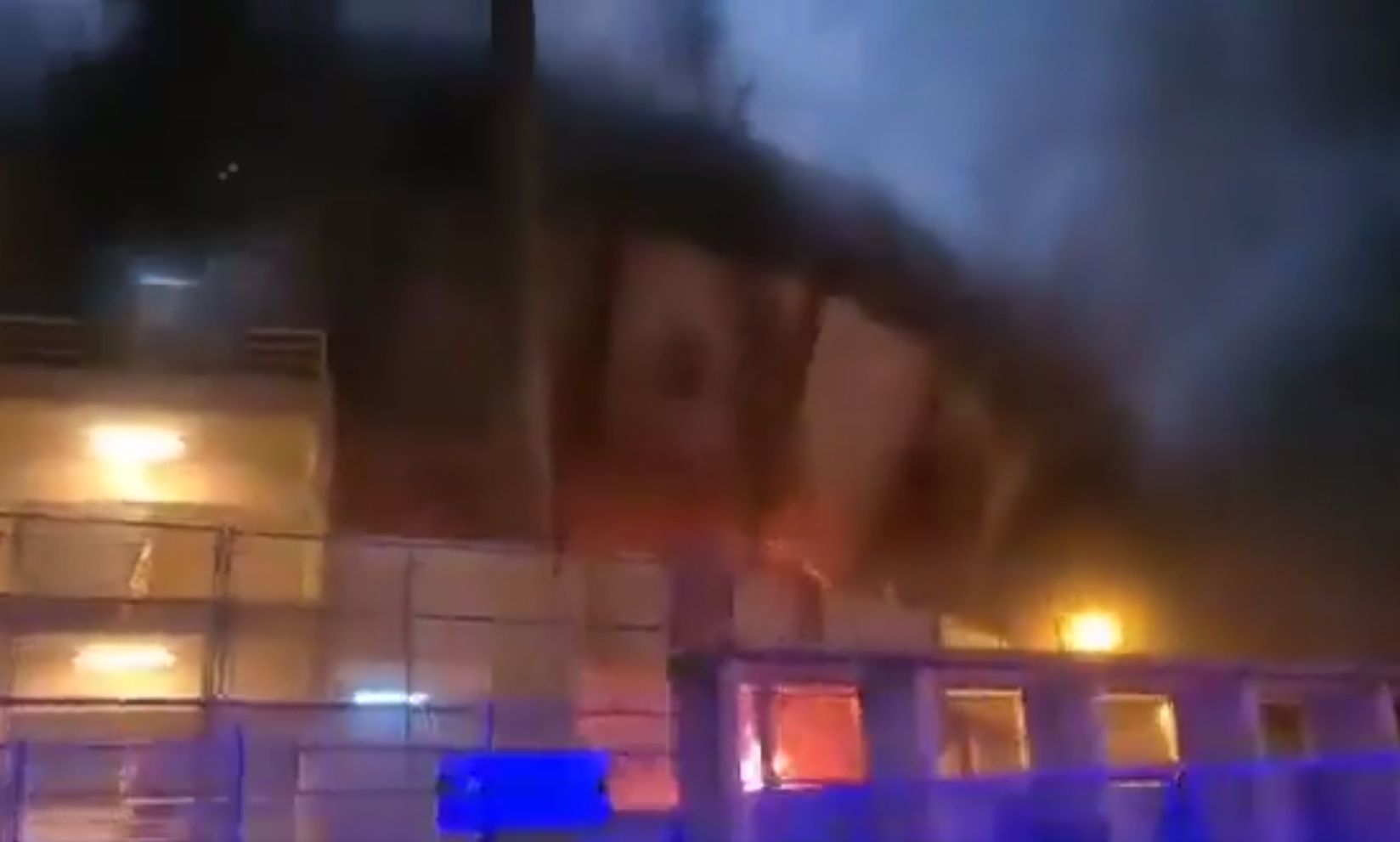 Skandal we Włoszech. Kibice podpalili stadion rywala, 27-tysięczny obiekt stanął w płomieniach [WIDEO]