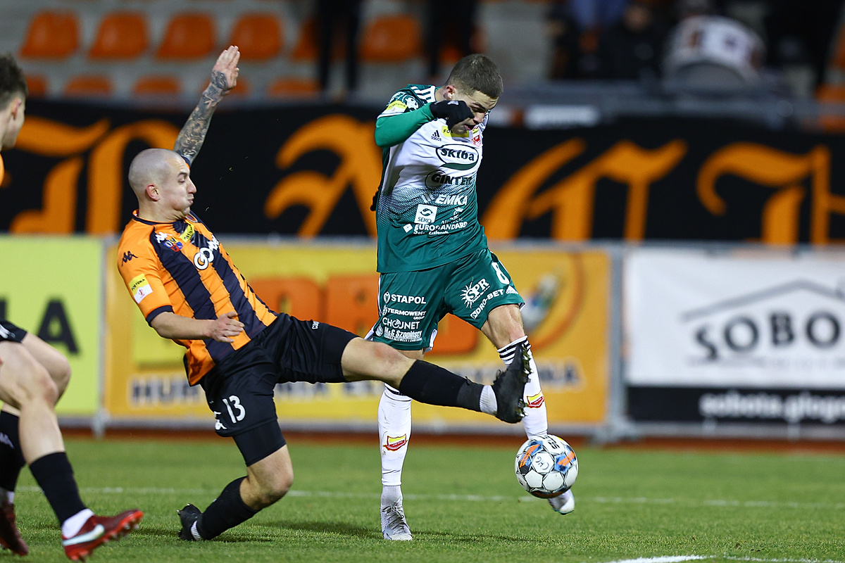 Szansa życia polskiego obrońcy zamieniła się w koszmar. "Wściekły prezes wpadł do szatni"