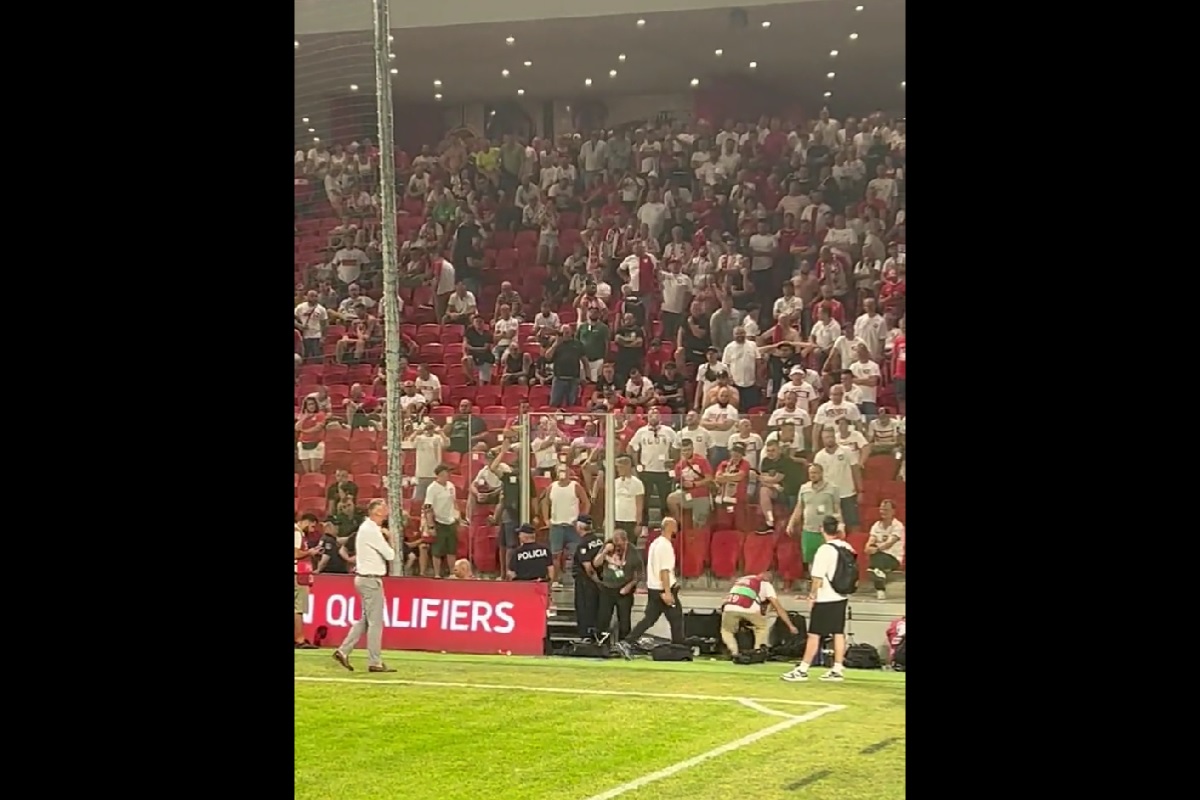 "K***a, gdzie jest kapitan?". Kibice domagają się reakcji Lewandowskiego, ostra reakcja trybun [WIDEO]