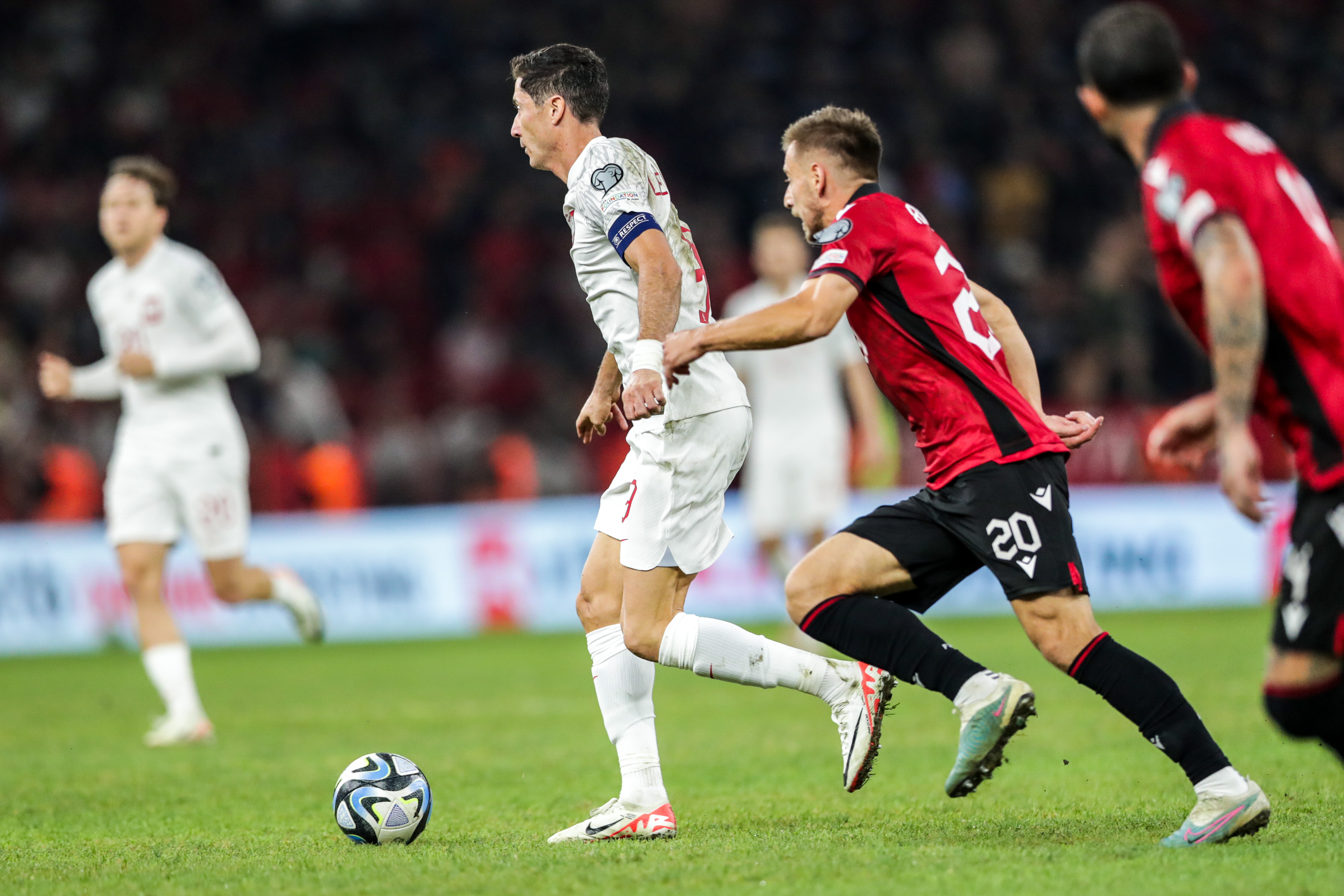 "Robert Lewandowski upada". Hiszpańska prasa zareagowała na porażkę reprezentacji Polski