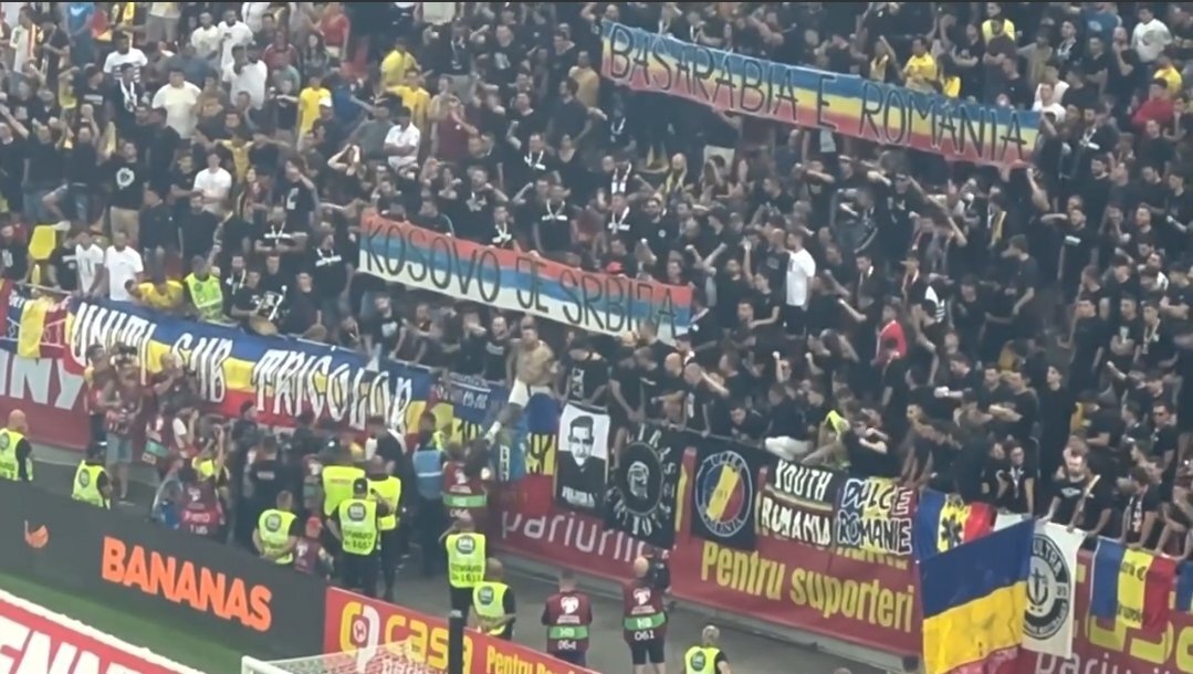 Polityczny skandal w meczu el. do EURO 2024. Piłkarze zeszli do szatni, zarządzono 50 minut przerwy [WIDEO]