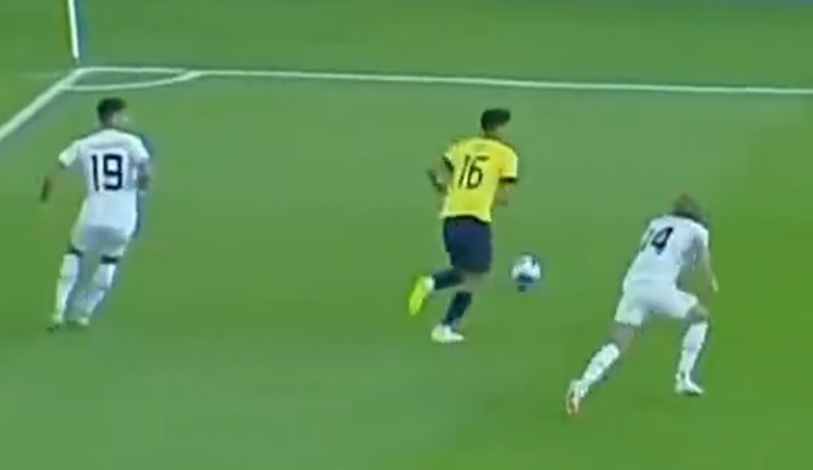 Przyszły piłkarz Chelsea był bliski pobicia rekordu Diego Maradony. Zabrakło niewiele [WIDEO]