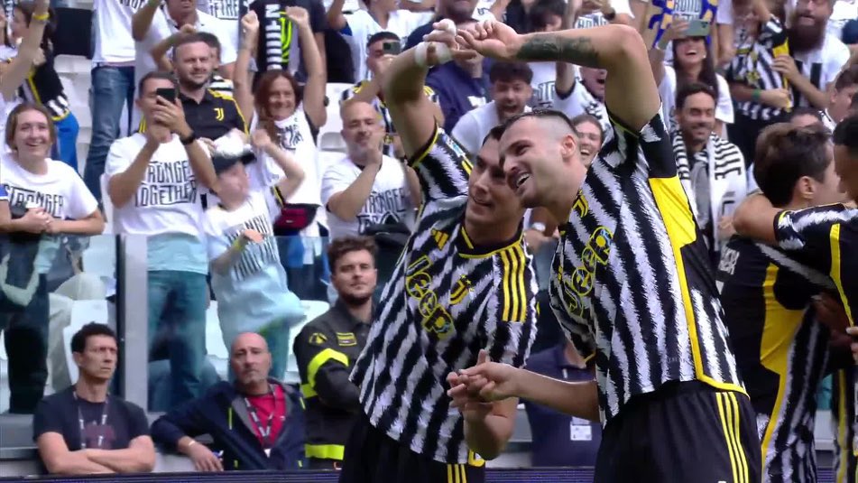 Bezwzględny Juventus wypunktował Lazio! Dobry mecz Szczęsnego, pewne zwycięstwo [WIDEO]