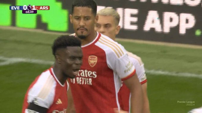 Arsenal wyszarpał zwycięstwo z Evertonem! Kontuzja ważnego piłkarza i piękny strzał na wagę wygranej [WIDEO]