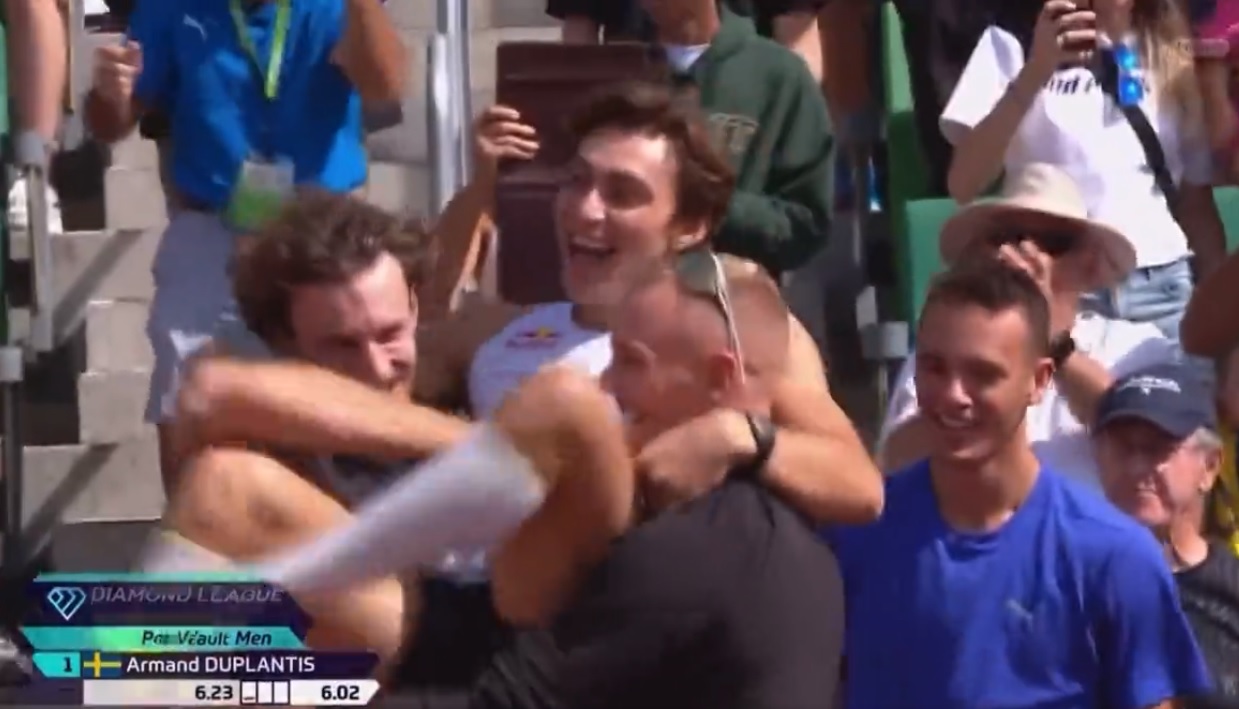 On jest niesamowity! Armand Duplantis kolejny raz pobił rekord świata w skoku o tyczce [WIDEO]