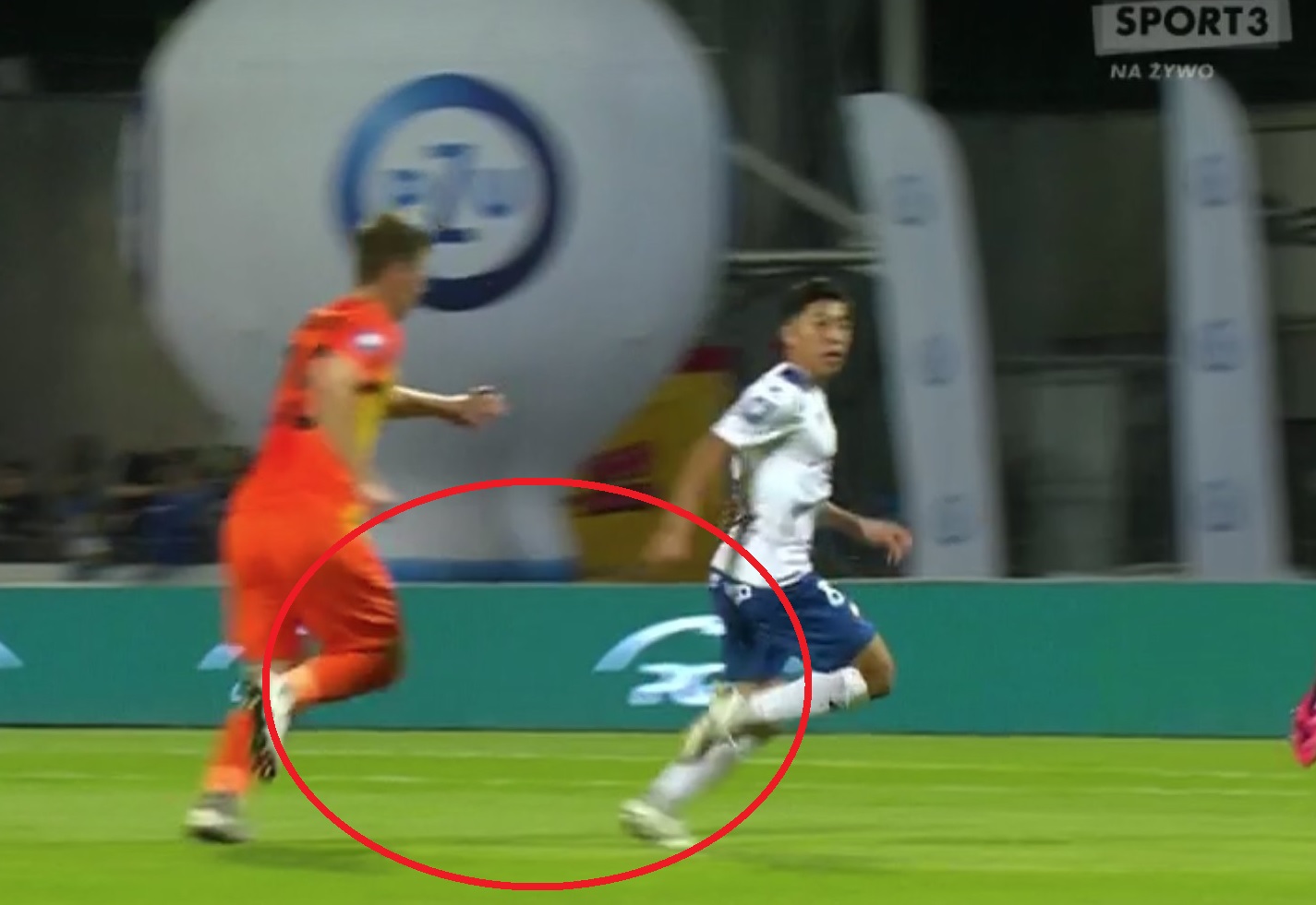 Koszmarna decyzja sędziów w Ekstraklasie! Obrońca Zagłębia Lubin wyrzucony... za nic! [WIDEO]