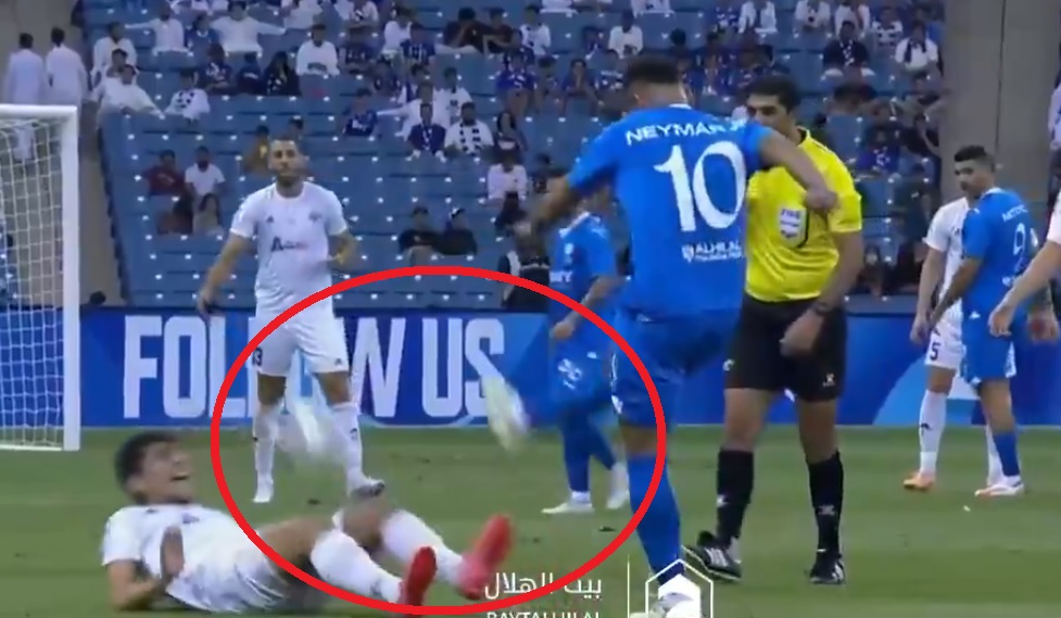 Kompromitacja Al-Hilal w Lidze Mistrzów! Neymar mógł wylecieć z boiska, remis wydarty rzutem na taśmę [WIDEO]